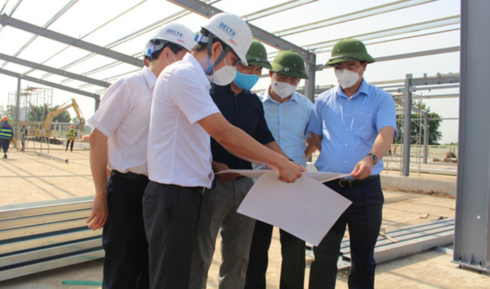 Bộ Xây dựng kiểm tra việc xây dựng bệnh viện dã chiến tại Hà Nội - Ảnh 1