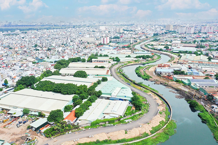 TP.HCM: Trục giao thông xuyên suốt ven kênh dần thành hình - Ảnh 1