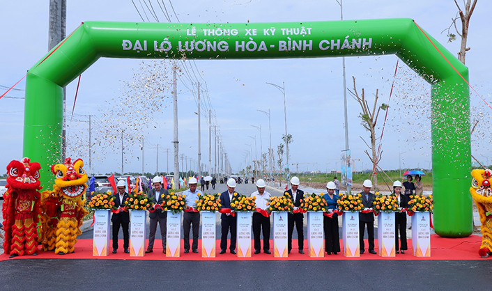 Thông xe đại lộ Lương Hòa - Bình Chánh, tạo động lực phát triển phía Tây TP.HCM - Ảnh 2 Thông xe đại lộ Lương Hòa - Bình Chánh, tạo động lực phát triển phía Tây TP.HCM - Ảnh 2