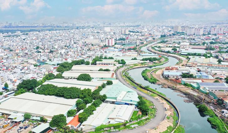 TP.HCM: Trục giao thông xuyên suốt ven kênh dần thành hình