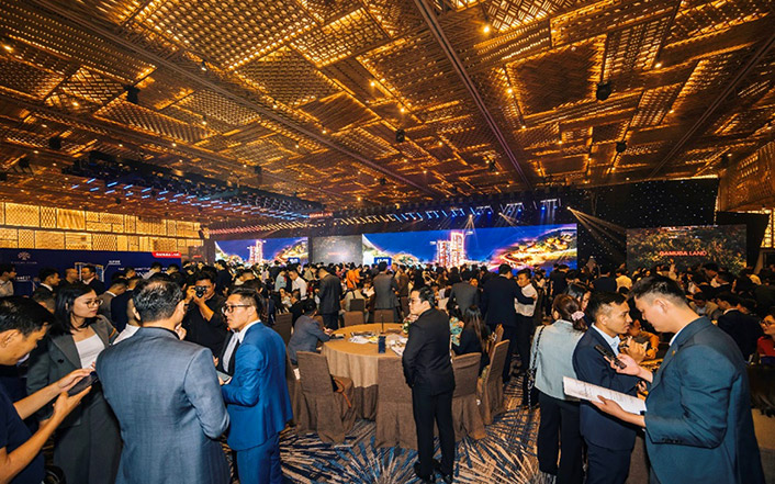 Hơn 2.000 người tham dự ra mắt tháp Alpine & Forest của dự án Eaton Park - Ảnh 1 Hơn 2.000 người tham dự ra mắt tháp Alpine & Forest của dự án Eaton Park - Ảnh 1